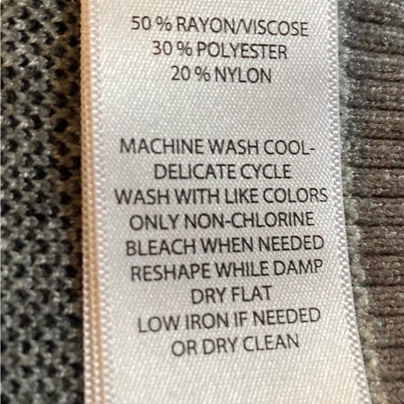 Cupcakes and Cashmere 2x sweater - Picture 4 of 5